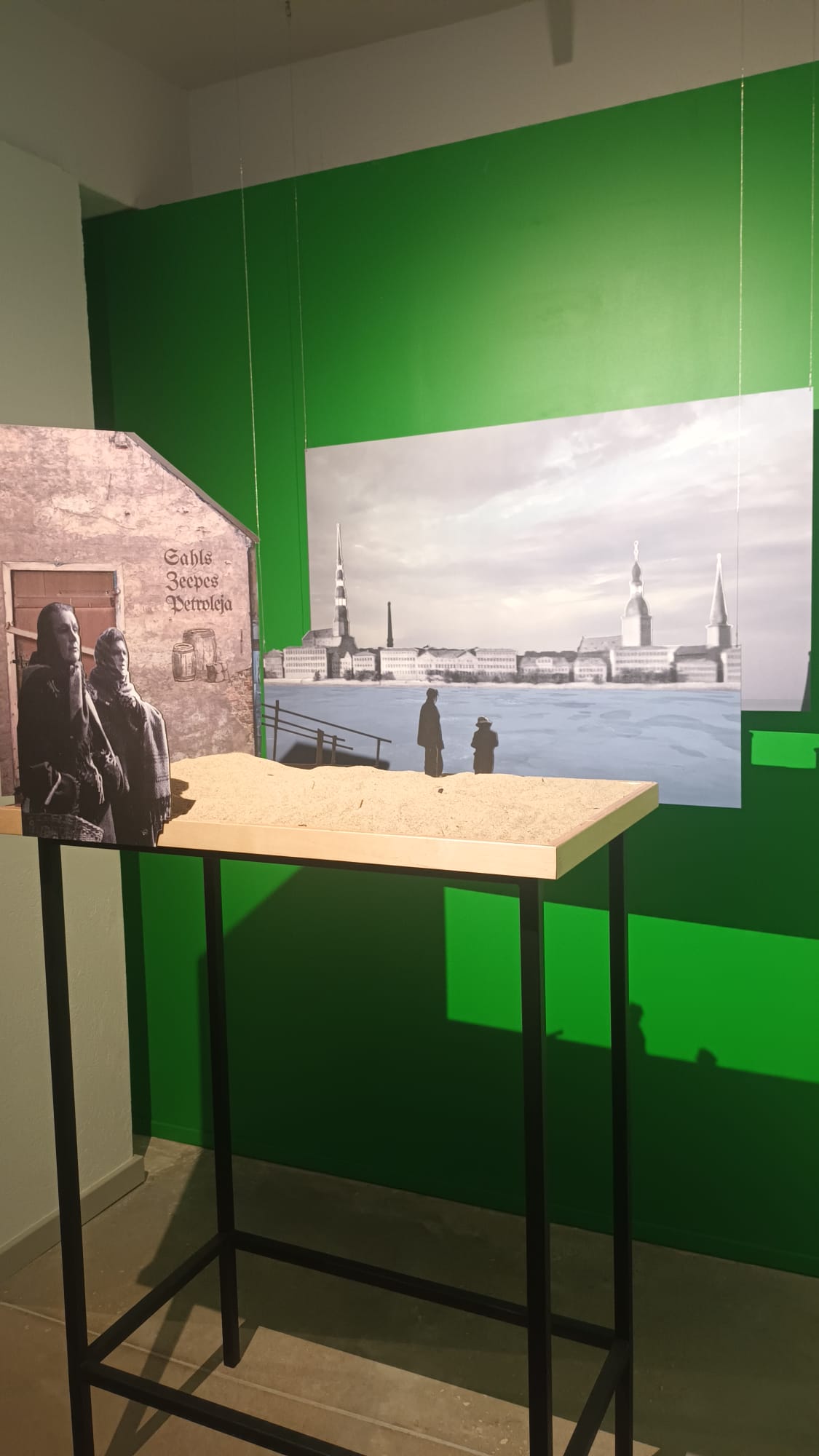 Izstāde Uzburt pasaules