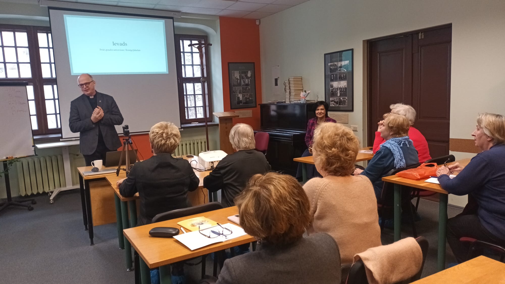 Dalībnieki nodarbībā